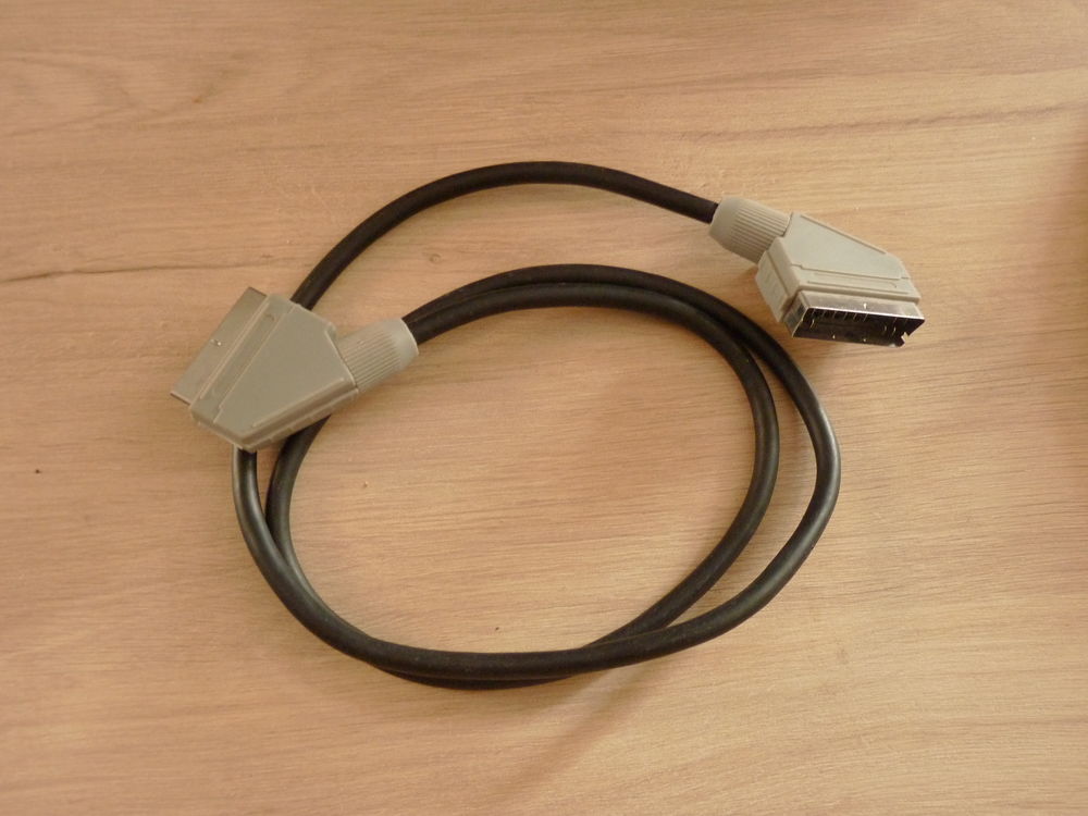Fiche peritel cordon TV noir accessoire cable video TBE Photos/Video/TV