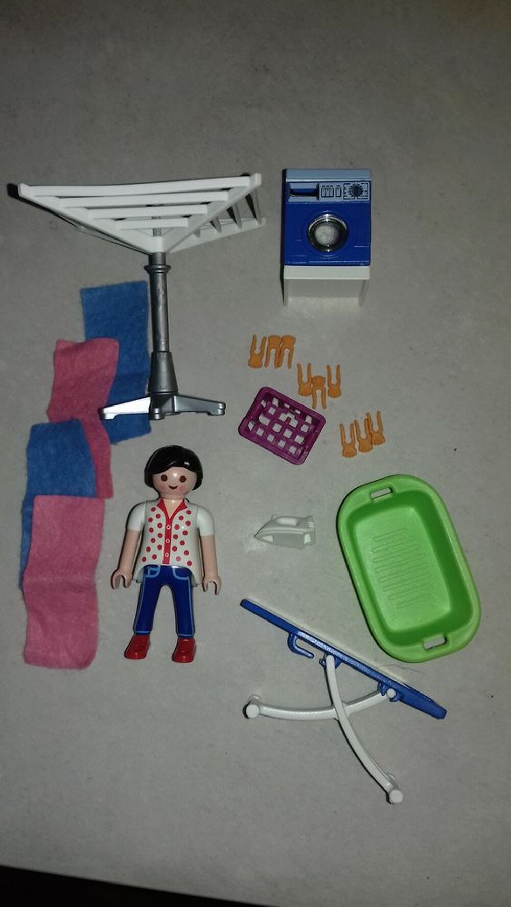 Buanderie avec une ling&egrave;re PLAYMOBIL
Jeux / jouets