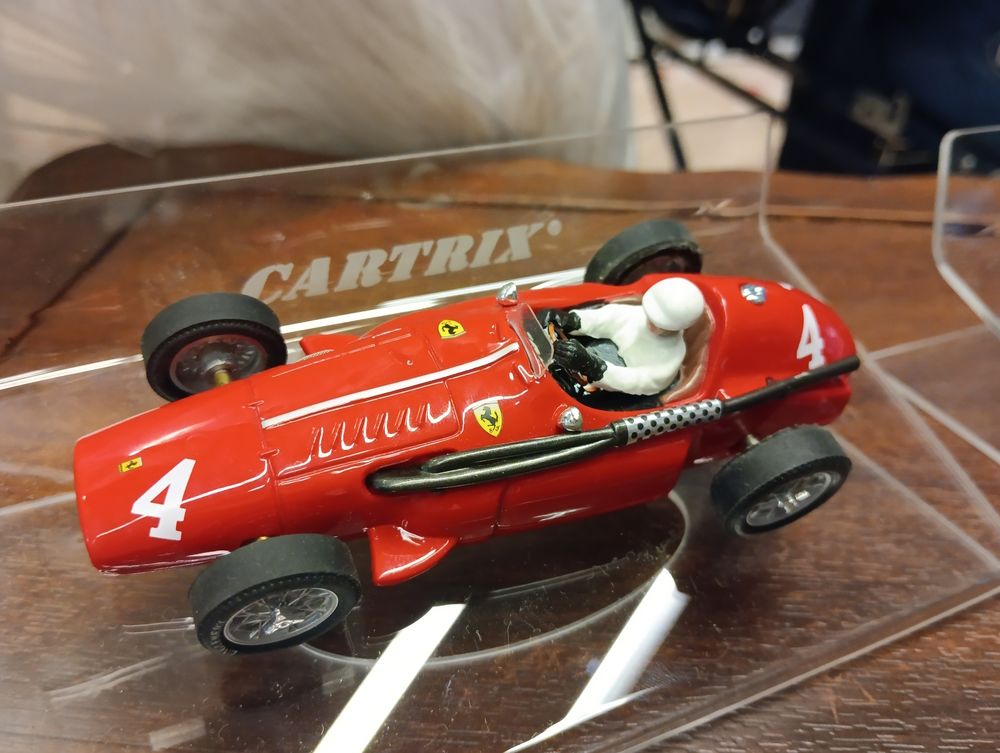 Voiture de slot au 1 32 &egrave;me Ferrari F555 - 1955 