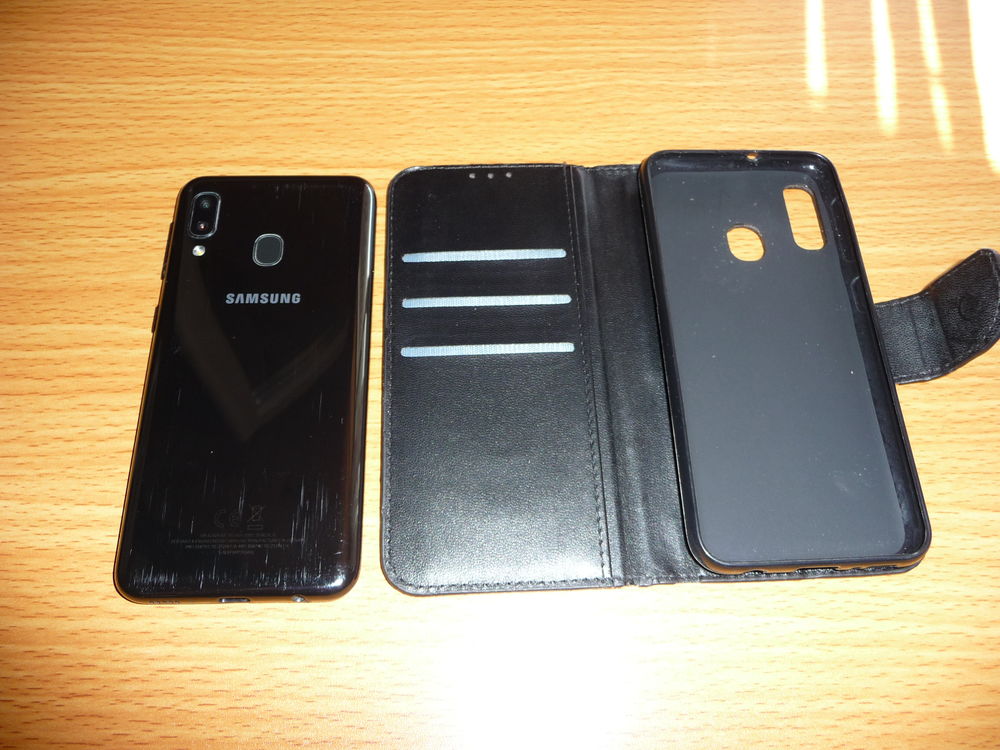SAMSUNG GALAXY A 20 E 32 GO NOIR DOUBLE SIM b Tlphones et tablettes
