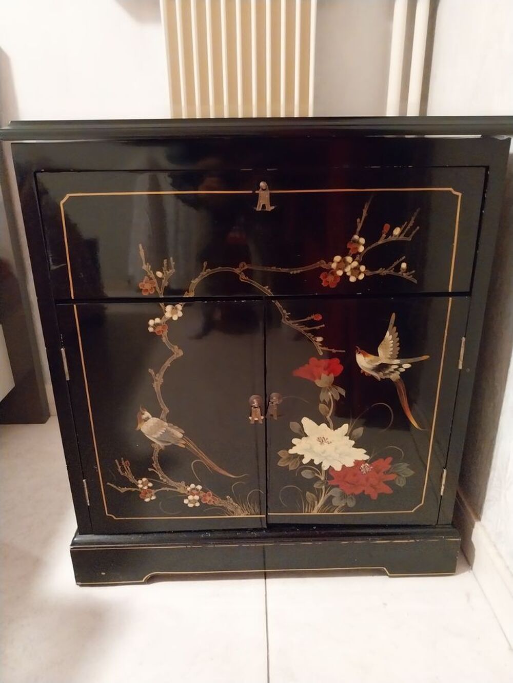 MEUBLE CHINOIS LAQUE NOIR
PLATEAU TOURNANT Meubles