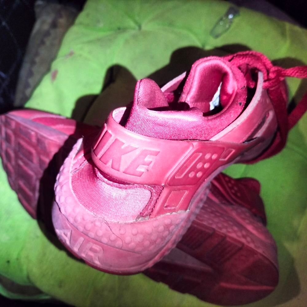 Basket Nike air Huarache rouge pointure 39 tr&egrave;s bon &eacute;tat Chaussures