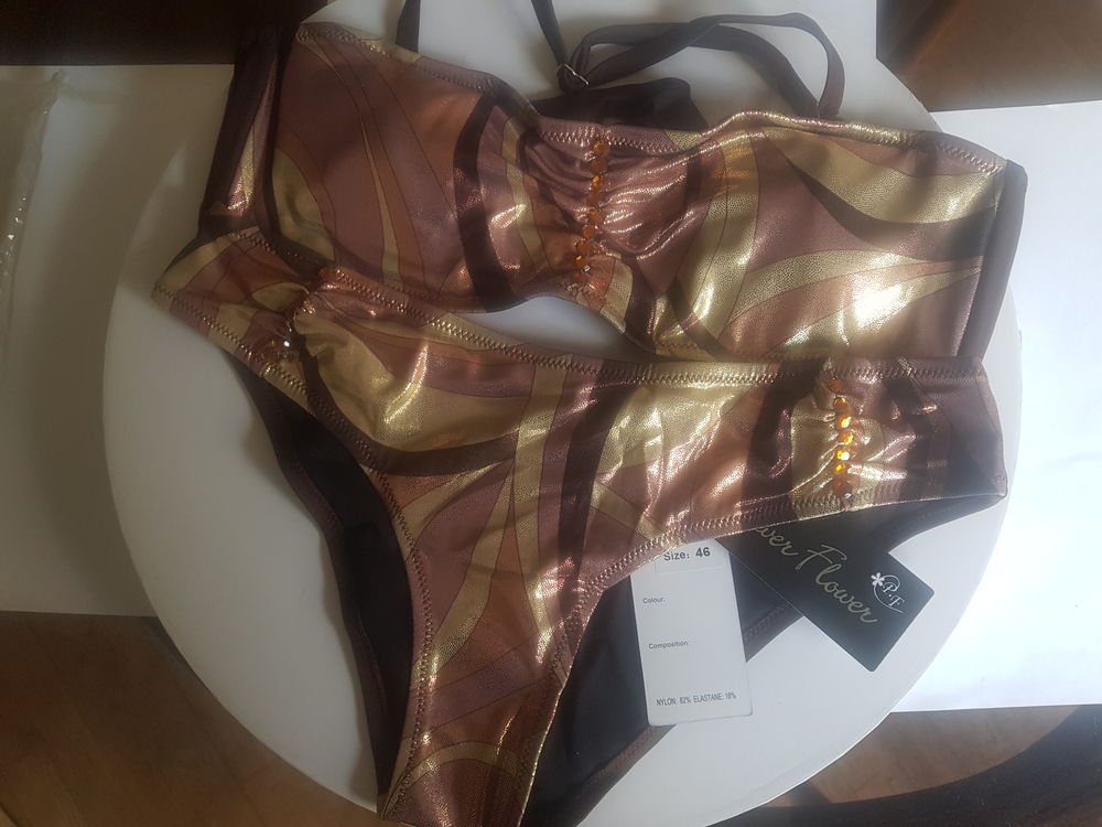 MAILLOT DE BAIN 2 PIECES T 46 _ NEUF _ TISSU " METALLISE " Vêtements