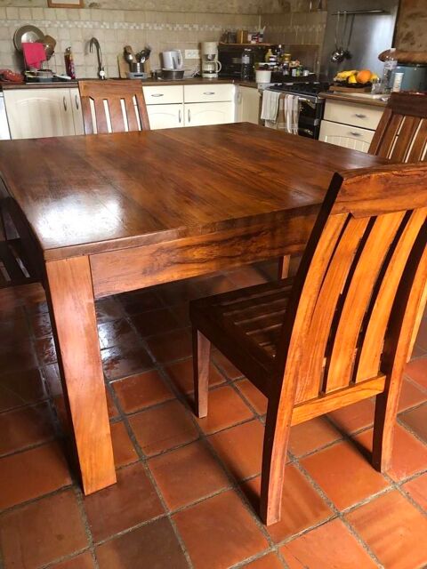TABLE+4 CHAISES BOIS EXOTIQUE dense, solide pour interieur 220 Saint-Pierre-de-Cle (24)