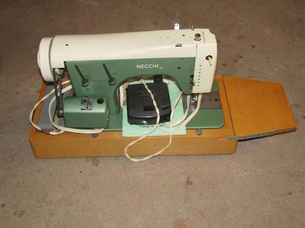 Machine &agrave; coudre &eacute;lectrique Necchi . Electroménager