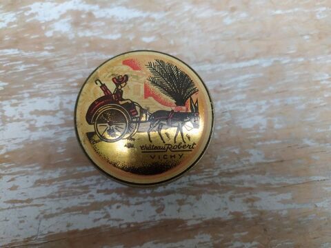 Ancienne Boite Publicitaire Vichy Ch�teau Robert Attelage �n 25 Loches (37)