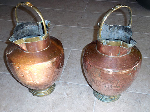 Anciens pots  eau en cuivre 40 Chteauneuf-en-Thymerais (28)