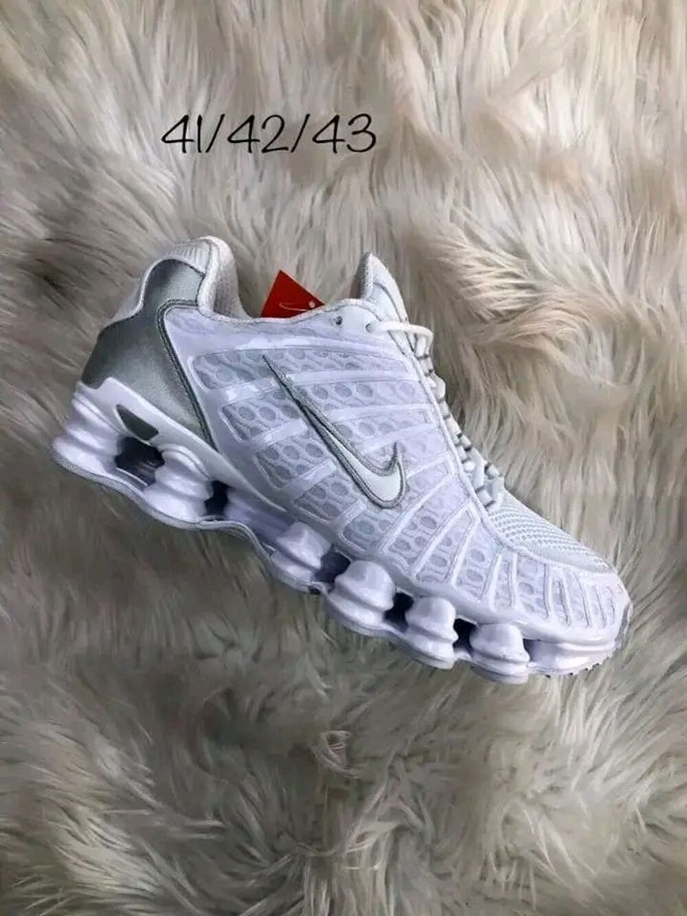 Disponible des Baskets &agrave; bon prix Vêtements