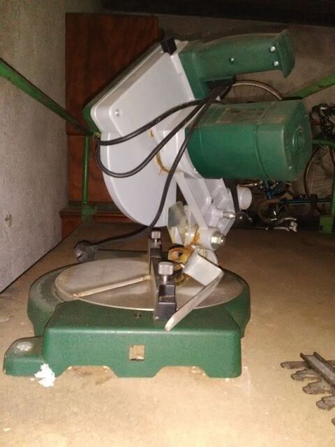 Scie circulaire lectrique  onglet radiale 95 Pujols (47)