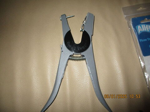 PINCE pour boucles OVINS 8 79350 Cless