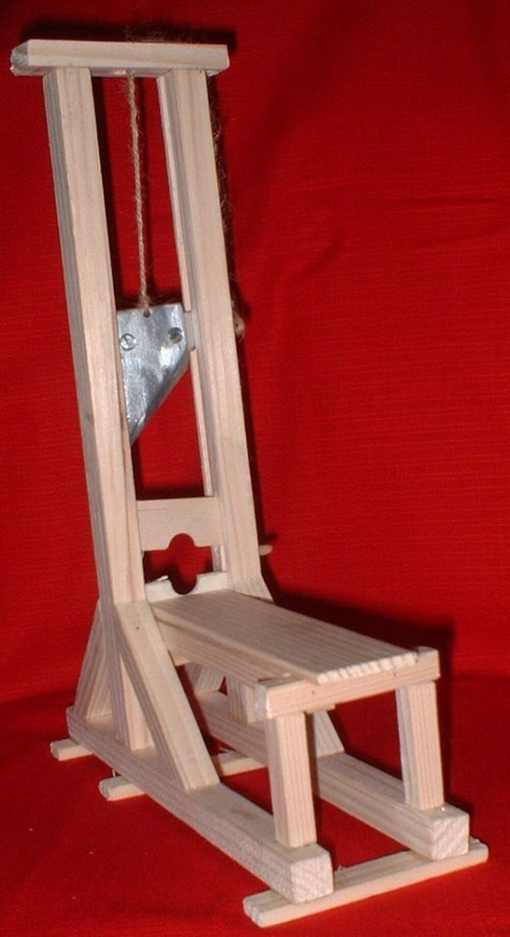 Maquette de guillotine, mod&egrave;le 1792 Jeux / jouets