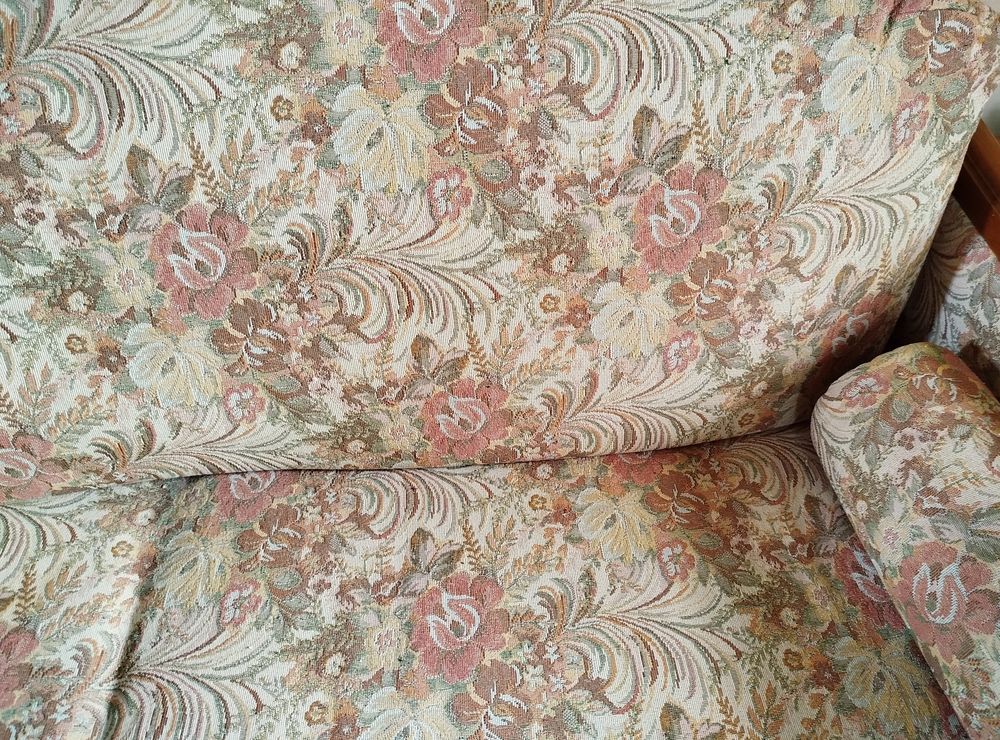 Lot Canap&eacute; convertible 3 places et 1 Fauteuil Meubles