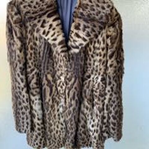 VESTE Fourrure tachete 250 Cannes (06)