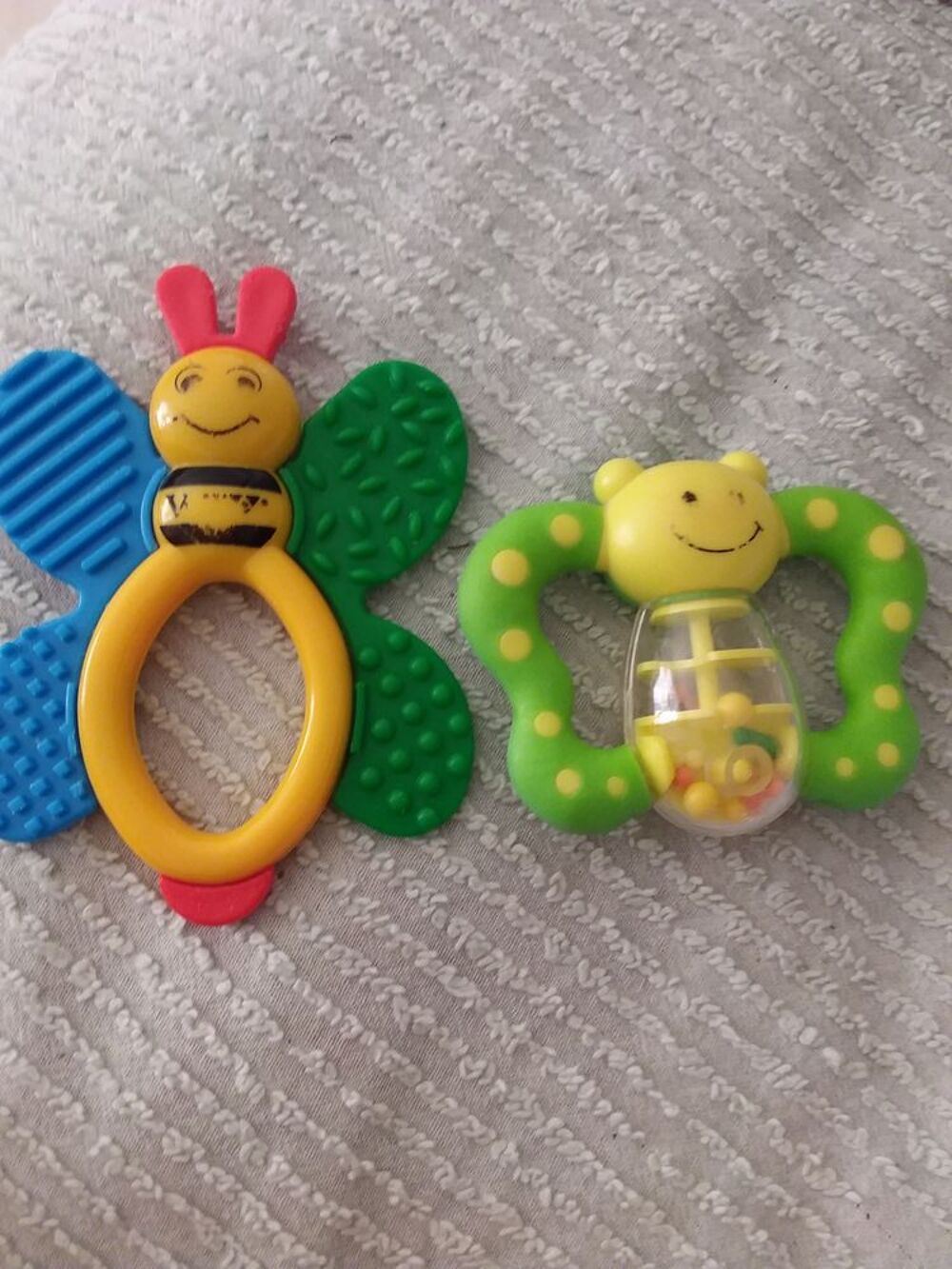 Lot de 2 hochets Puériculture