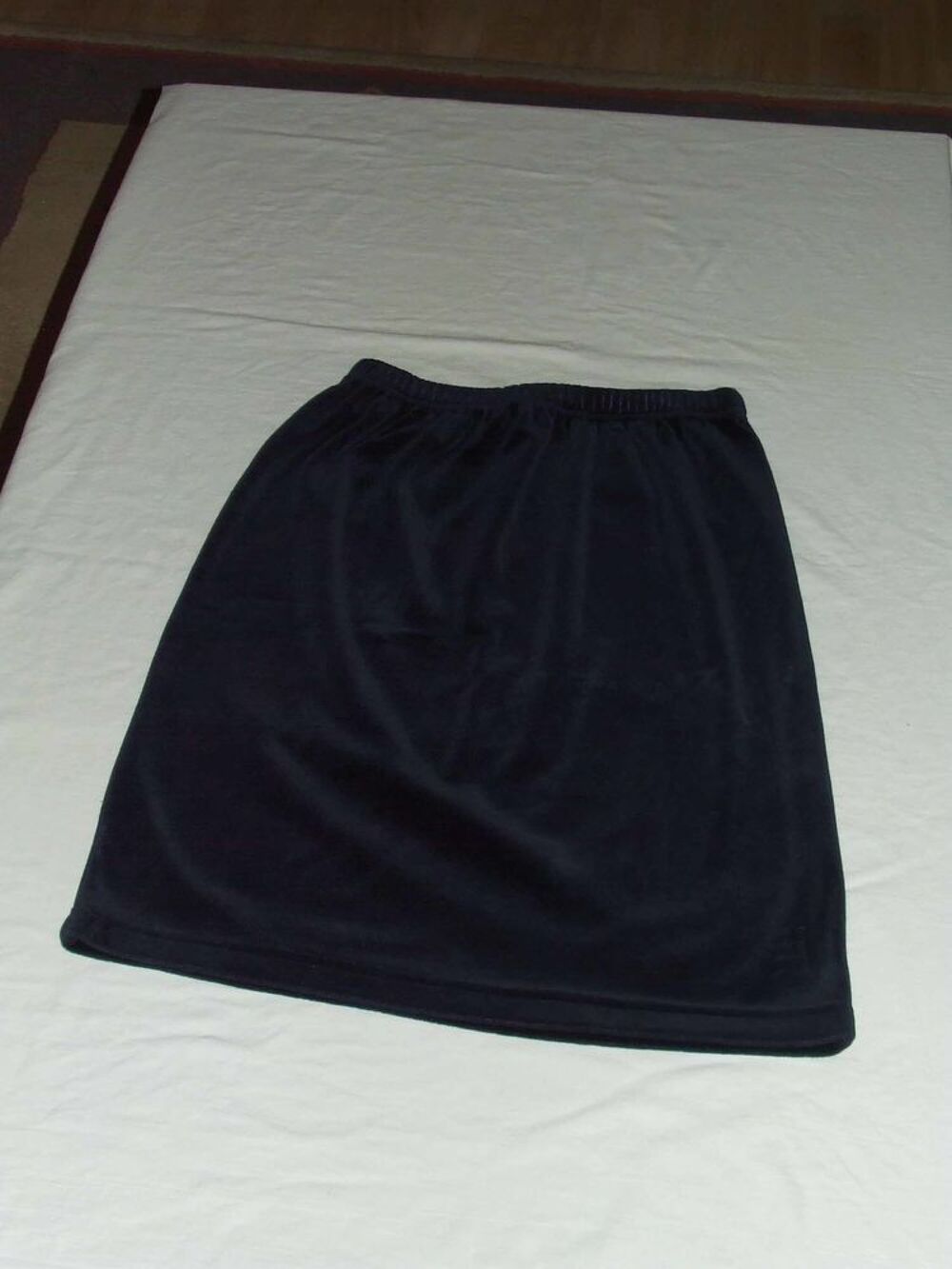 Jupe courte velours, taille &eacute;lastiqu&eacute;e, marine, T. 42 44 TBE Vêtements
