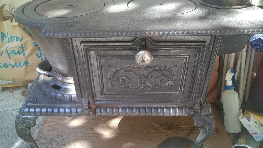 Po&ecirc;le Godin vintage 
Décoration