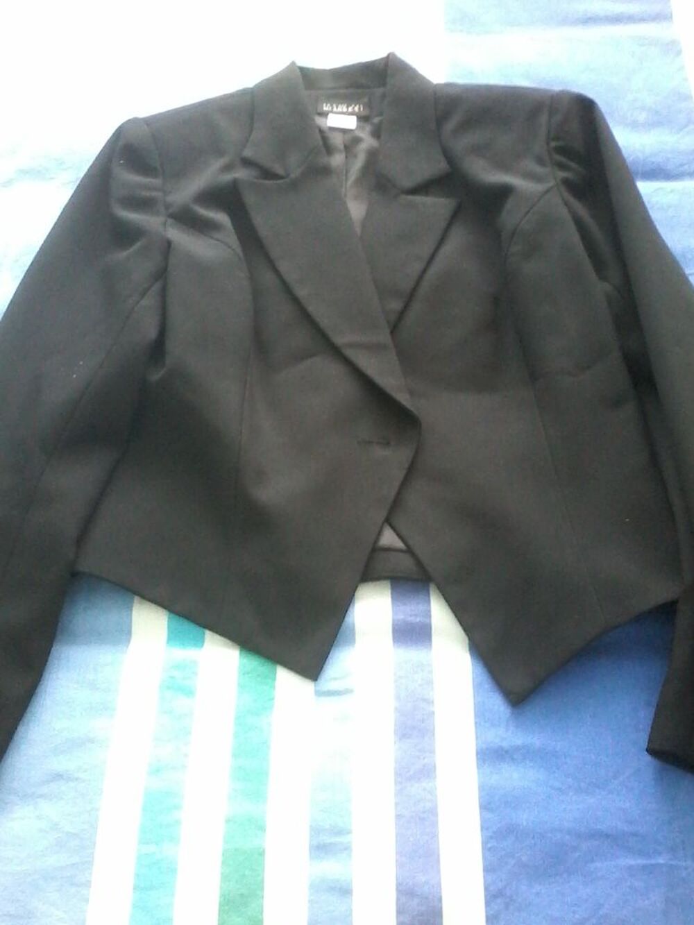 Costume de marque pour c&eacute;r&eacute;monie ou autre Vêtements