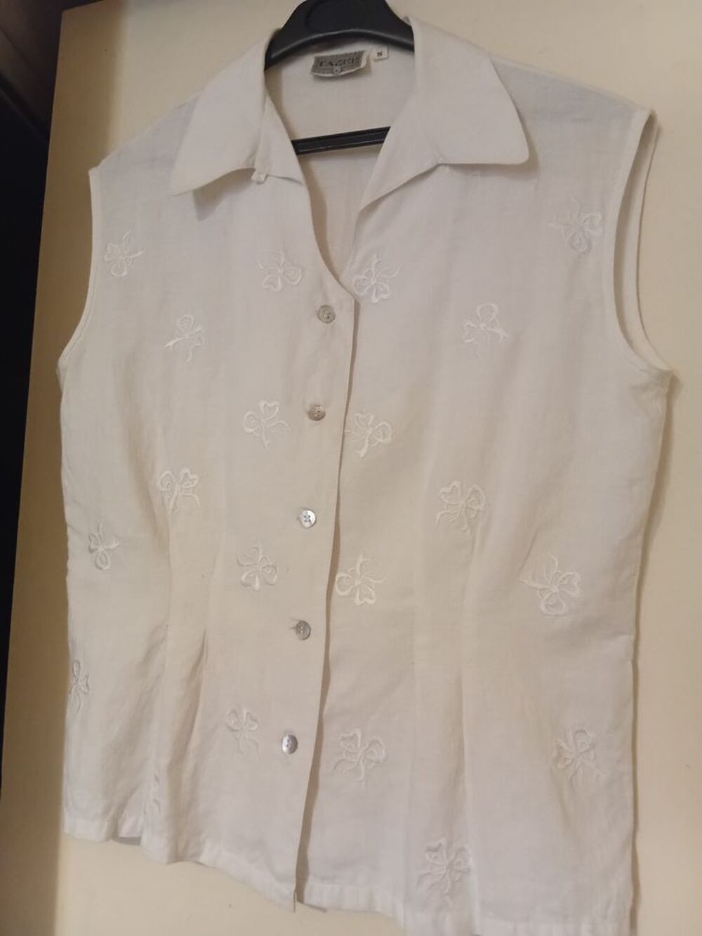 Chemisier brod&eacute; sans manches Vêtements