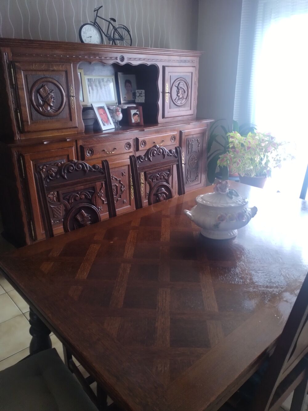 Salle a manger compl&egrave;te Meubles