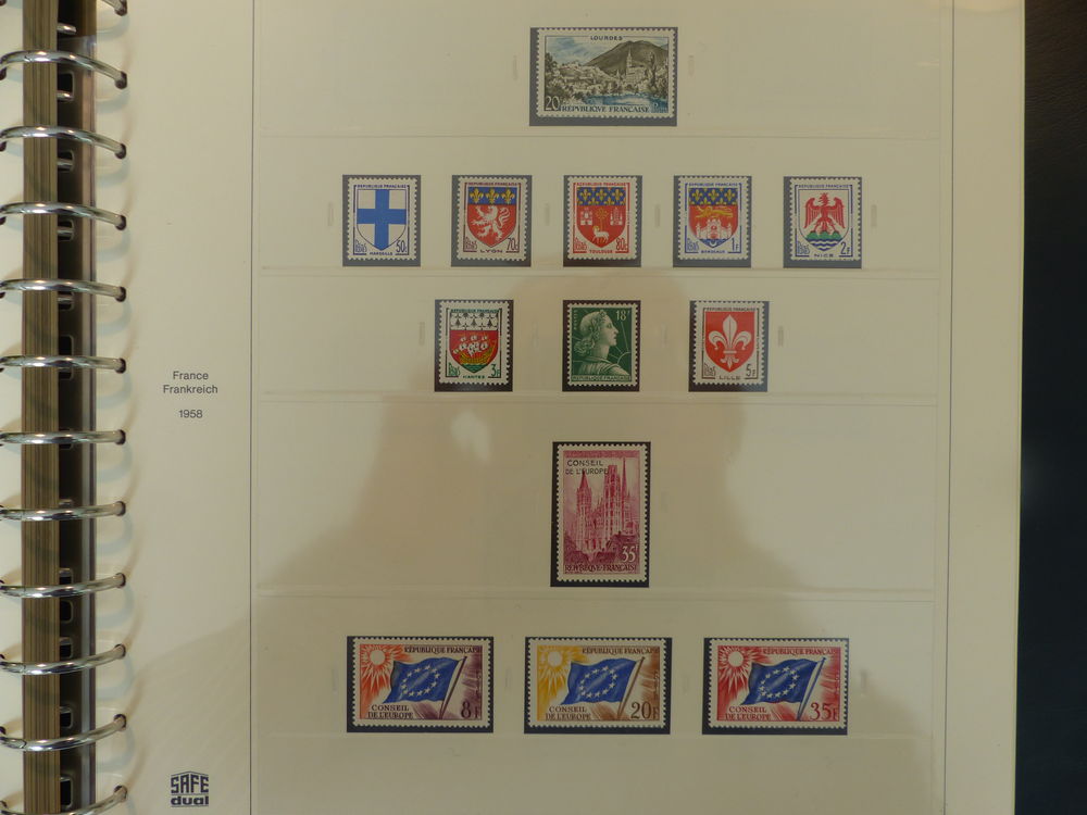 COLLECTION COMPLETE DE TIMBRES NEUFS ** DE 1945 A 1960 