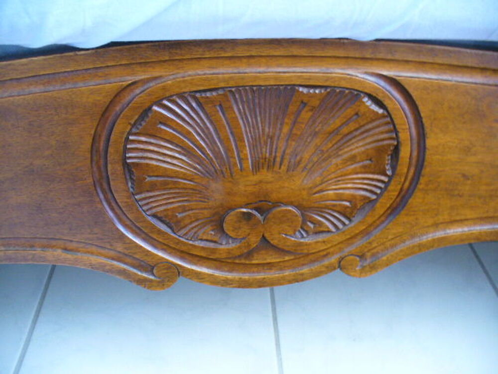 Lit en bois sculpt&eacute; ann&eacute;es 1900 en excellent &eacute;tat Meubles
