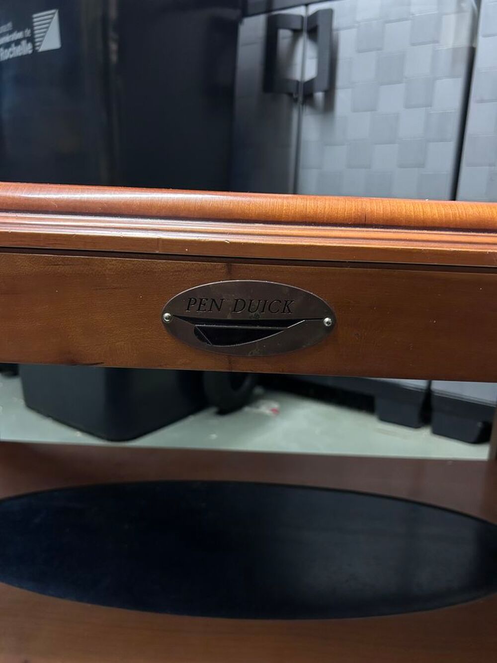 Table basse en bois avec plateau vitr&eacute; ? &Eacute;l&eacute;gante et robuste Meubles