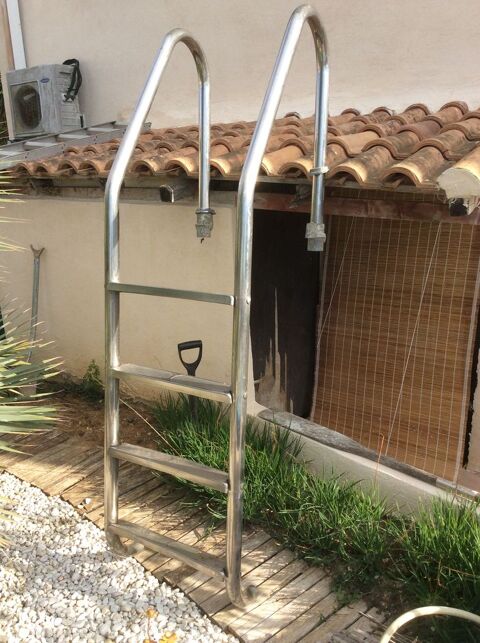 �chelle piscine inox 4 marches 170 Six-Fours-les-Plages (83)