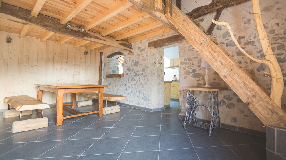 Vente Maison Maison en pierres avec 3 logements, grange et dépendances Châtelus