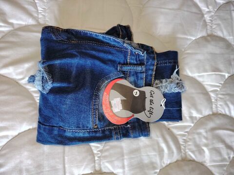 JEANS POUR FILLE NEUF 5 Toudon (06)