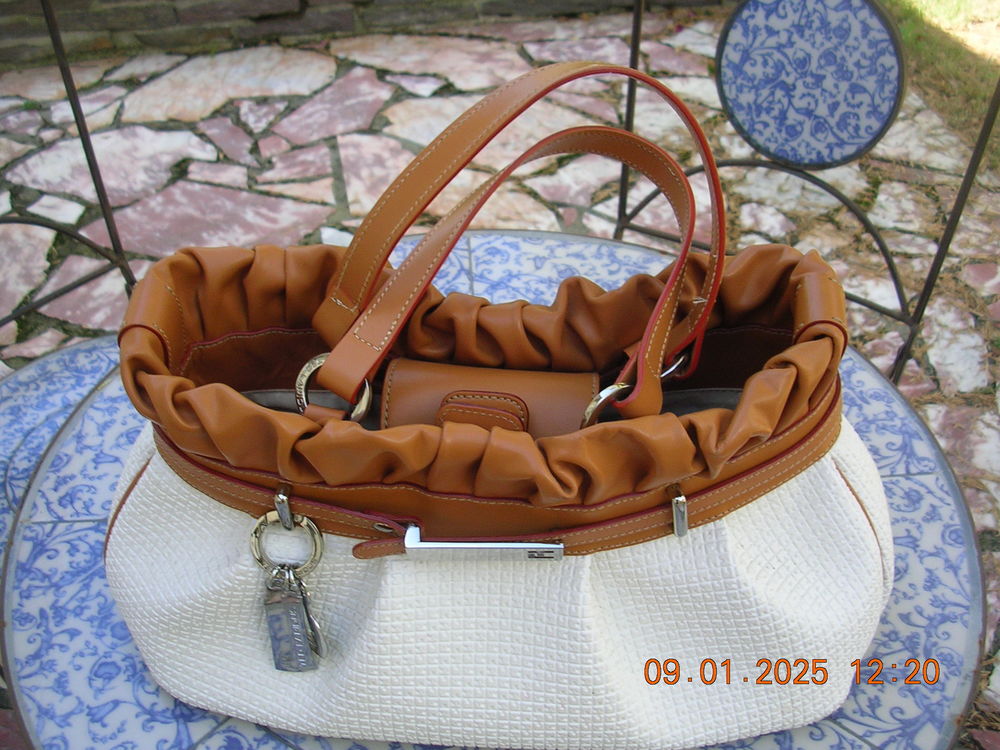 Sac &agrave; ,main pour femme Maroquinerie