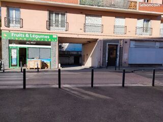  Parking / Garage  louer 10 m