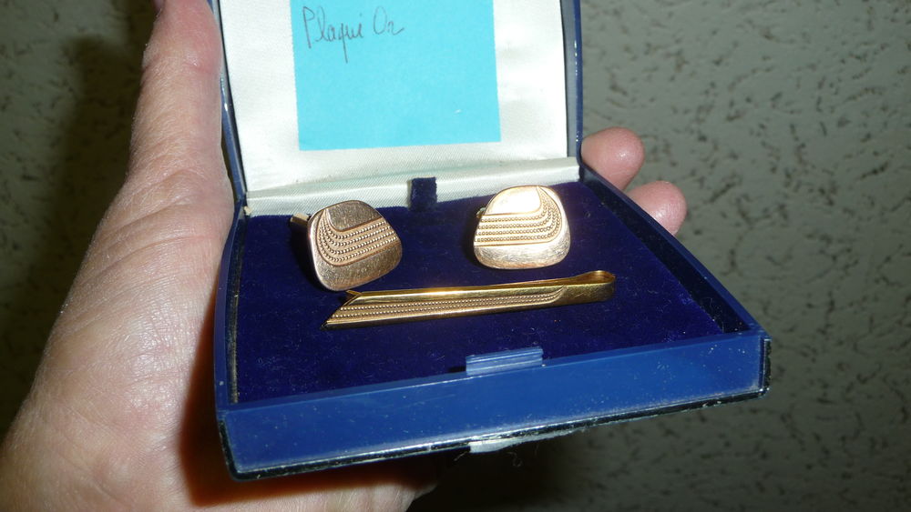 boutons de manchette et pince de cravate assortie, plaqu&eacute; or Bijoux et montres