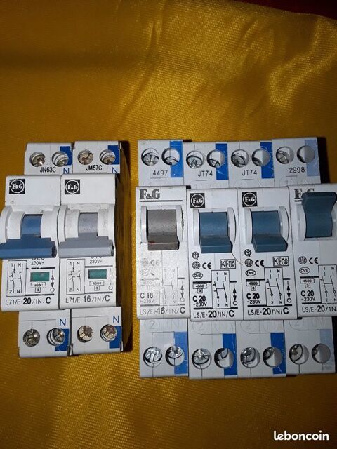 LOT de 6 DISJONCTEURS Fet G
14 Serres-Castet (64)