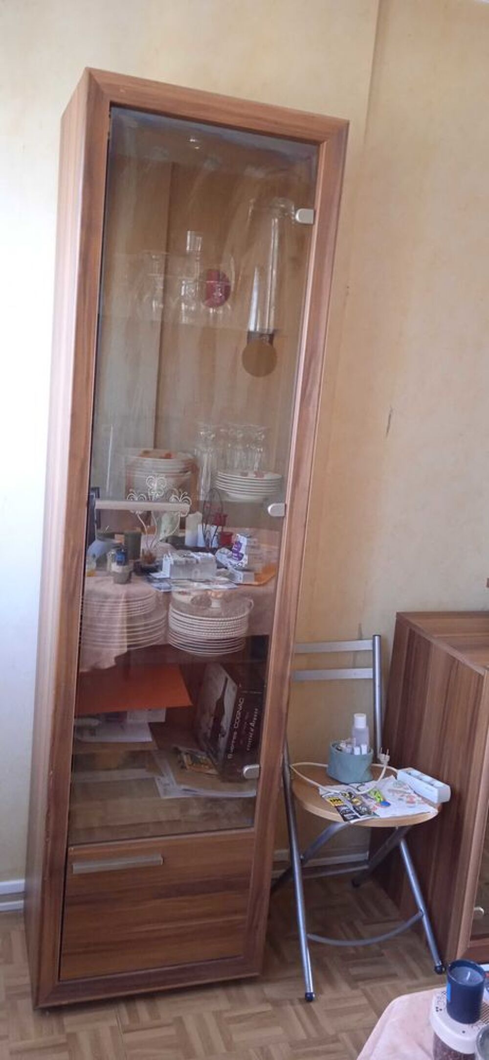 cause d&eacute;m&eacute;nagement vaisselier salle &agrave; manger Dimensions hauteur 190cm largeur 55cm &agrave; r&eacute;cup&eacute;rer sur place Meubles
