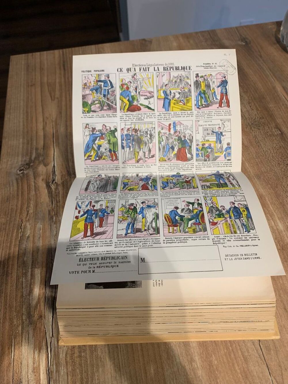 Livre " Histoire du peuple fran&ccedil;ais 100 ans Livres et BD