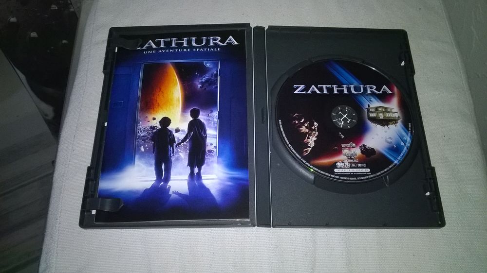 DVD Zathura 
2006
Excellent etat
En Fran&ccedil;ais
+Bonus
Au f DVD et blu-ray