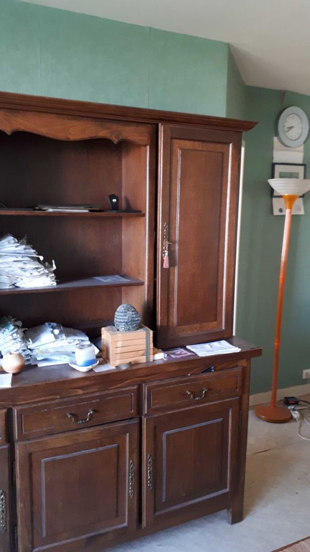 meuble de chambre, buffet salle &agrave; manger, canap&eacute; + 2 fauteuil, table, chaise + plein d autre chose Meubles