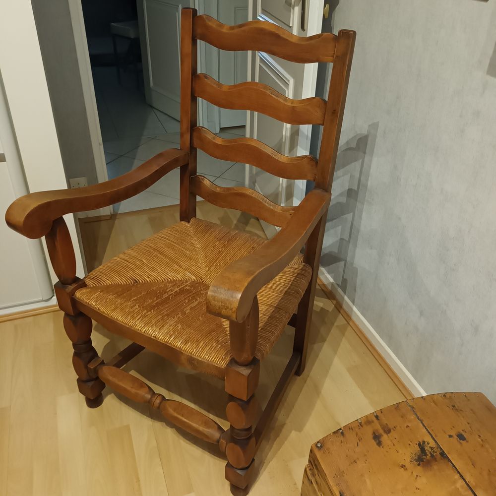 FAUTEUIL EN BOIS MASSIF; Meubles