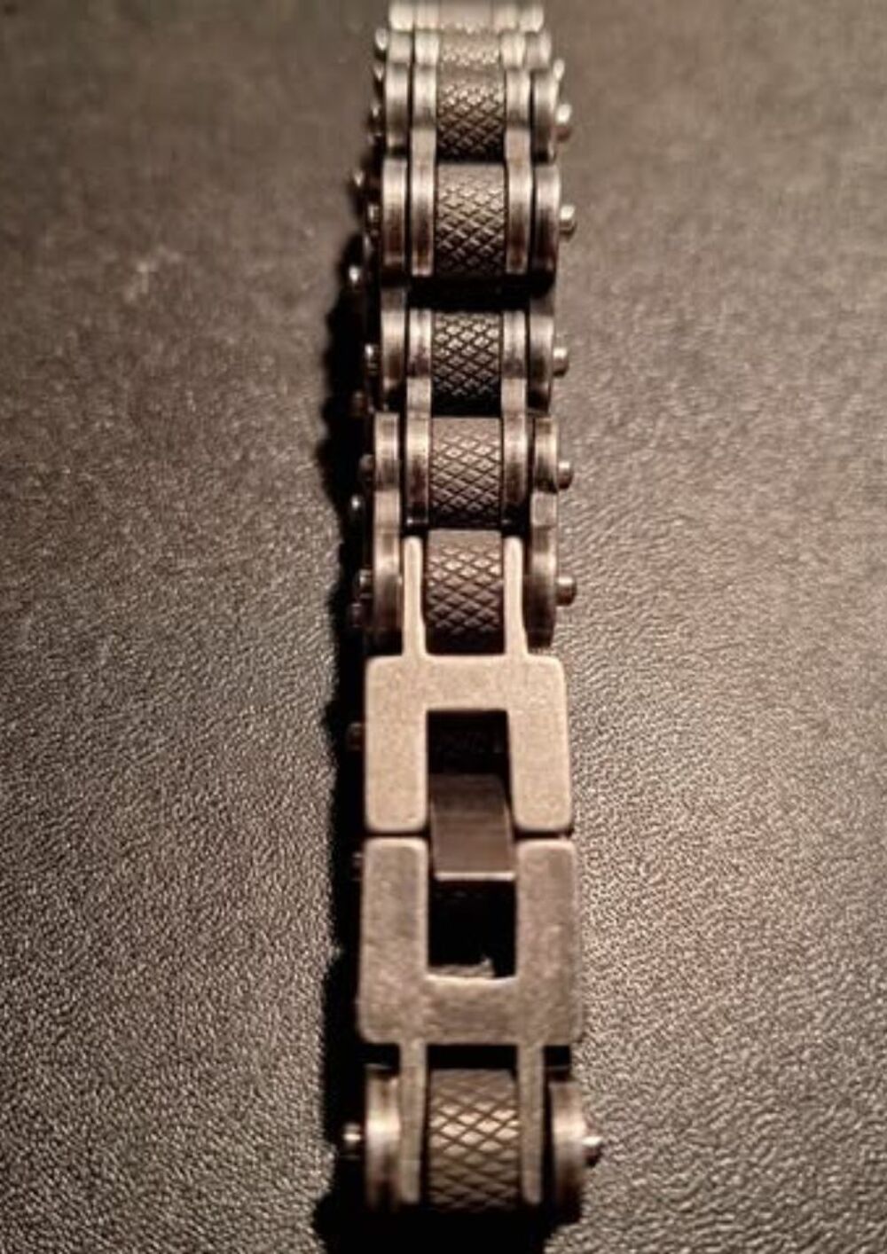 Bracelet Cha&icirc;ne de Moto Acier d'Inspiration Vintage Bijoux et montres