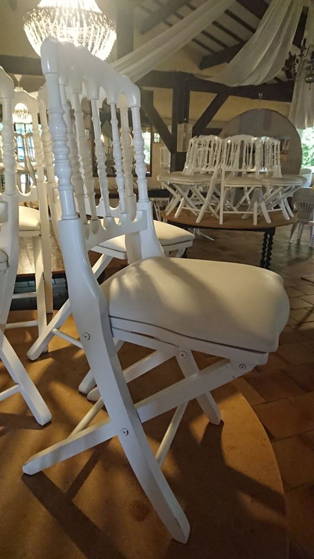 chaises blanches Napoleon 3 Meubles