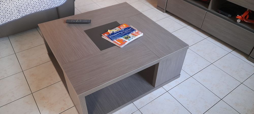 Meuble t&eacute;l&eacute; et sa table de salon. Audio et hifi