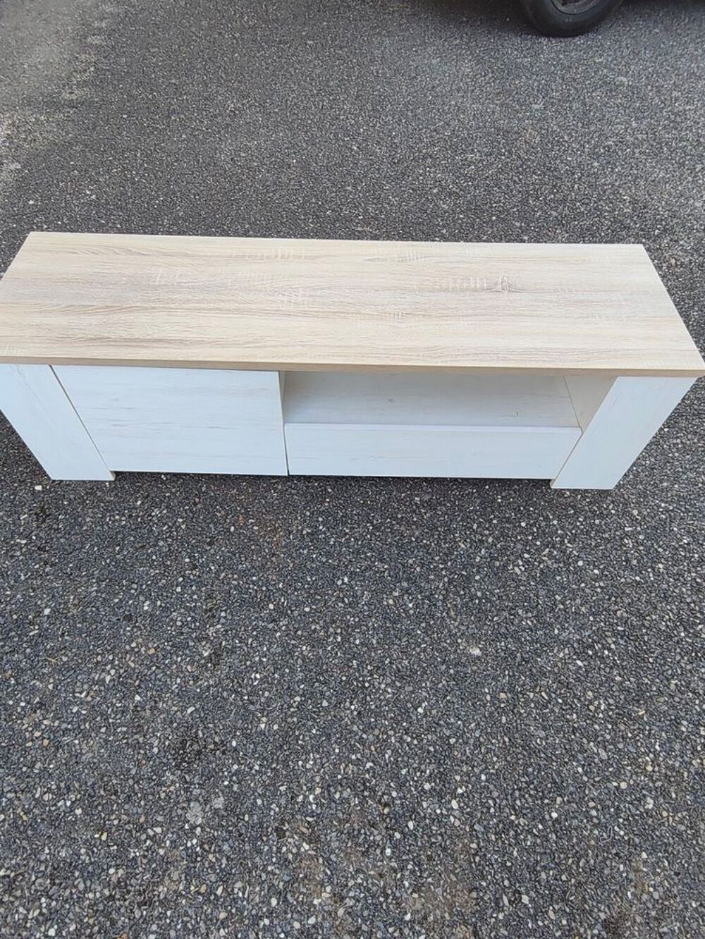 Meuble TV tr&egrave;s bon Meubles