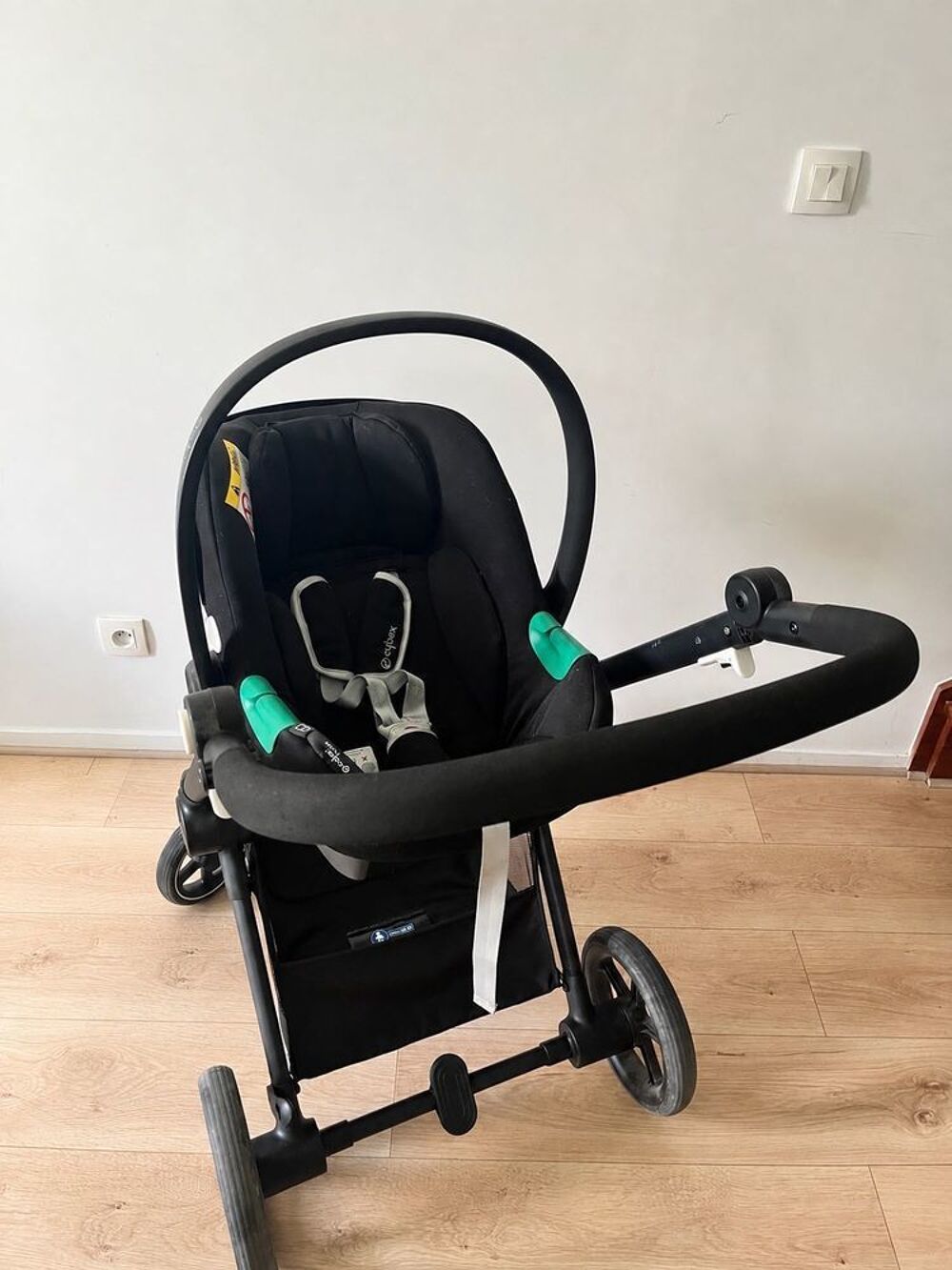 Poussette Trio Cybex Eos 2-en-1 + Cosy Cloud G i-Size €" Noir €" Bon &eacute;tat Mobilier enfants
