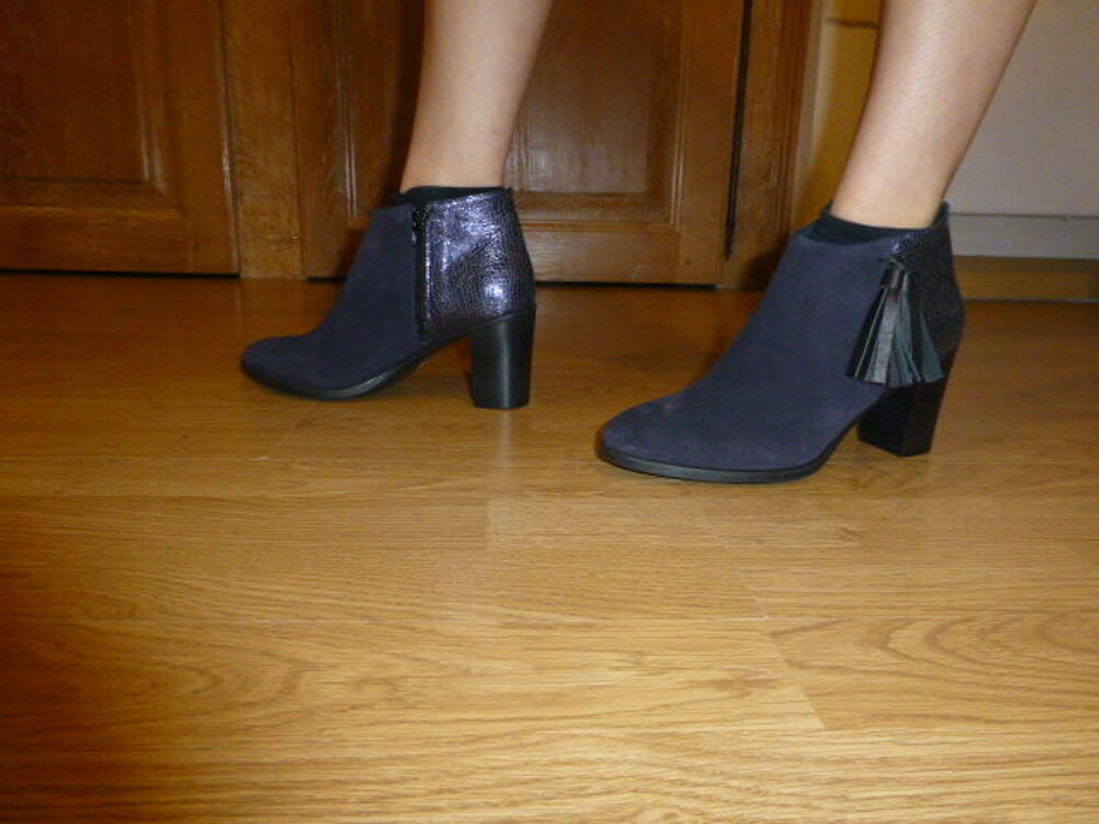 Bottines bleu marine Requins. Pointure 38 Chaussures
