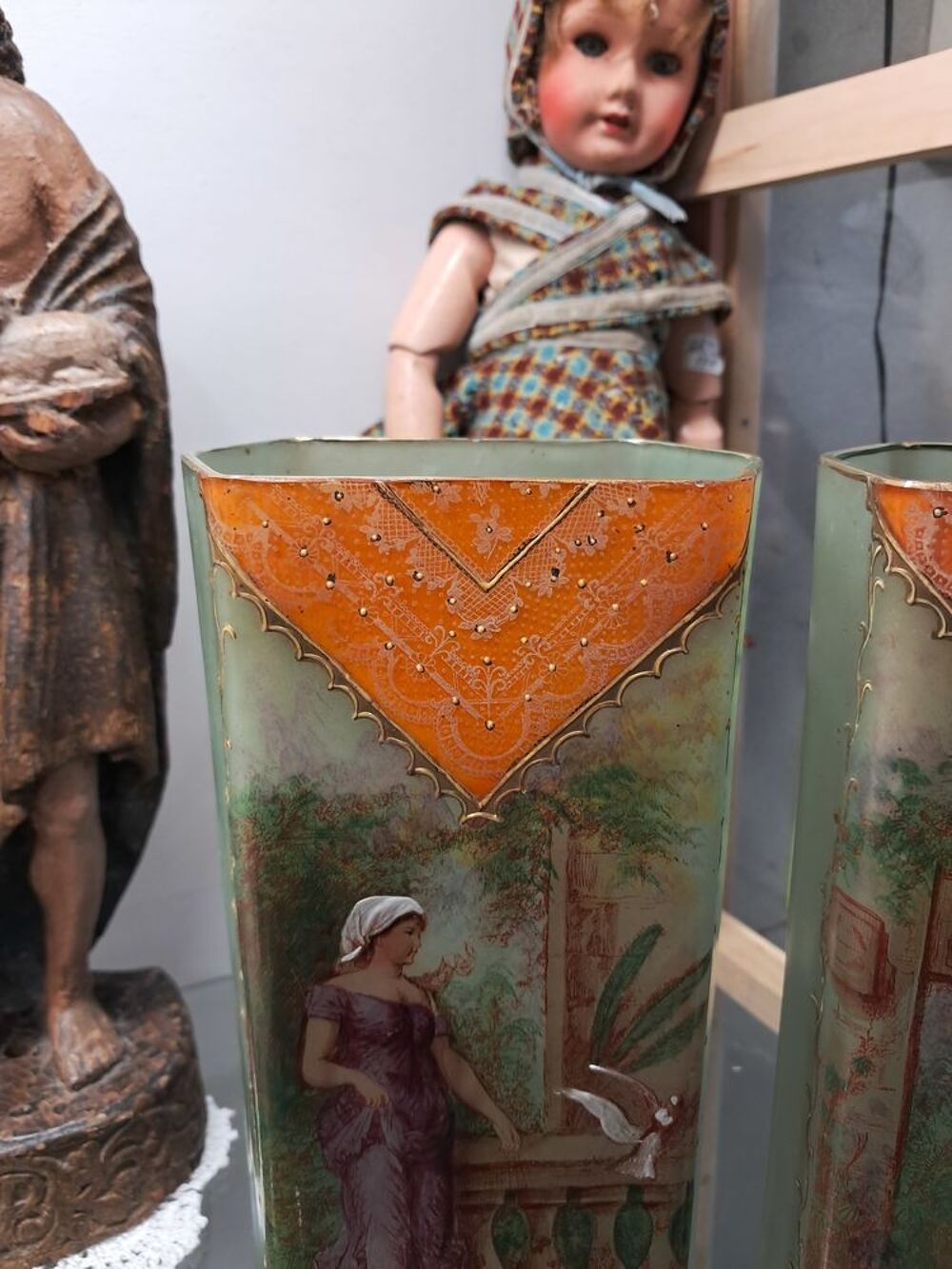 Paire de vases en p&acirc;te de verre ancien D�coration