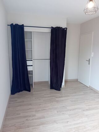  Appartement à louer 3 pièces 65 m²