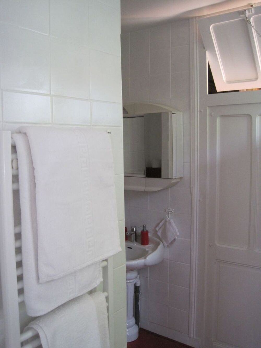 Location Appartement Loches: meublé, calme, tous services, idéal pour télétravail Loches