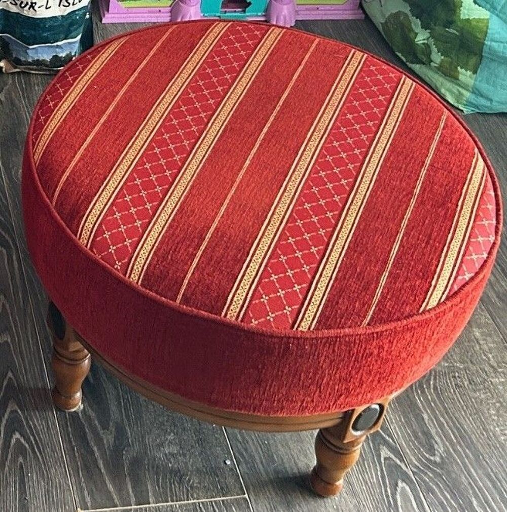 2 fauteuils 1 canap&eacute; 1 pouf 1table basse Meubles