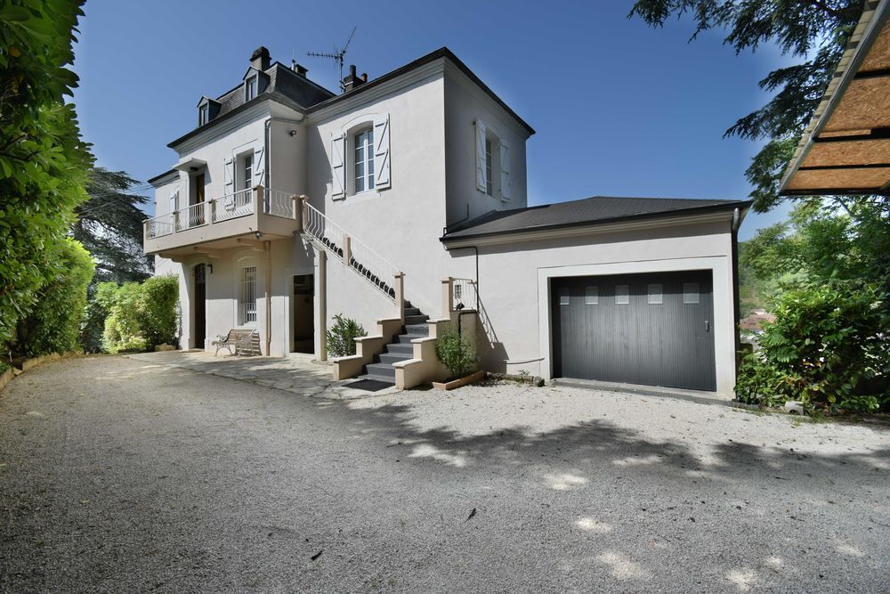 Vente Maison Maison de caractère 190 m2 avec garage. Centre ville à    pied Cahors