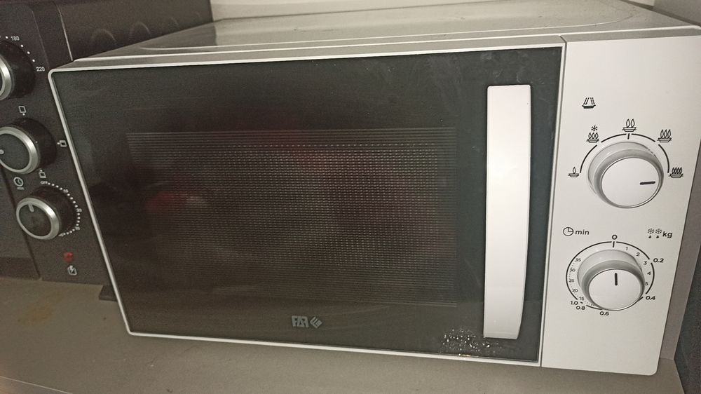 Micro-ondes FAR ? Tr&egrave;s bon &eacute;tat Meubles
